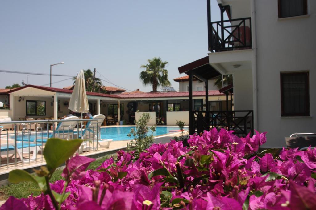 Bazén v ubytování Loya Vita Hotel nebo v jeho okolí
