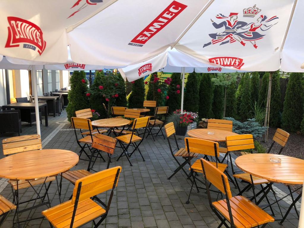 Restaurace v ubytování Hotel Dąbrowski