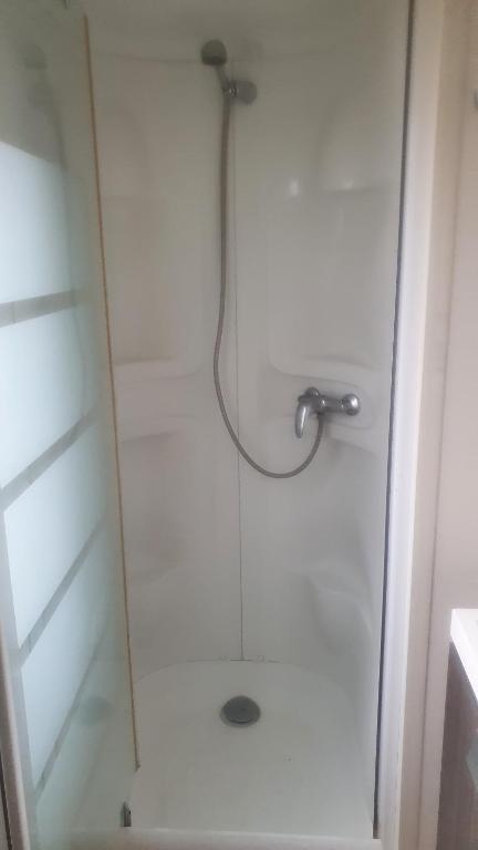 Kúpeľňa v ubytovaní mobile home entierement équipé
