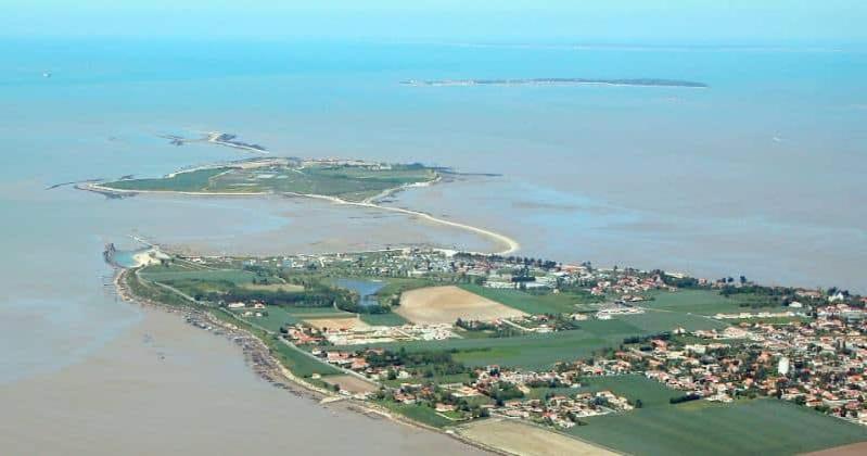 an aerial view of an island in the water at Chalet agréable en bord en de mer. in Le Port-des-Barques