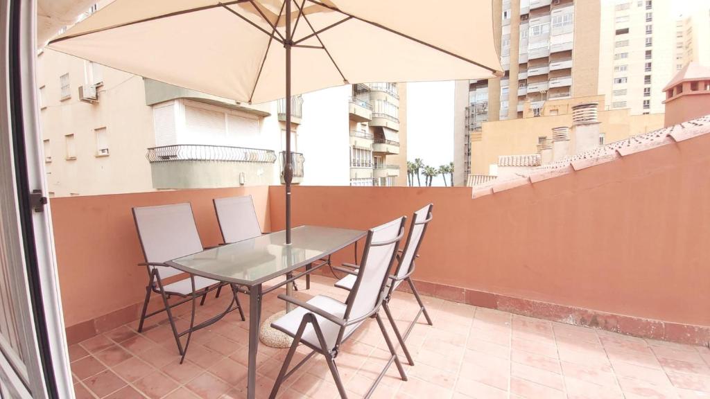 A balcony or terrace at Del parque flats malagueta beach