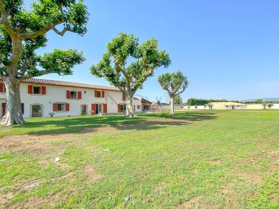 Fotografia z galérie ubytovania Domaine de la Toumanque- Mas provençal rénové- 4 chambres - 14 couchages v destinácii Les Vignères