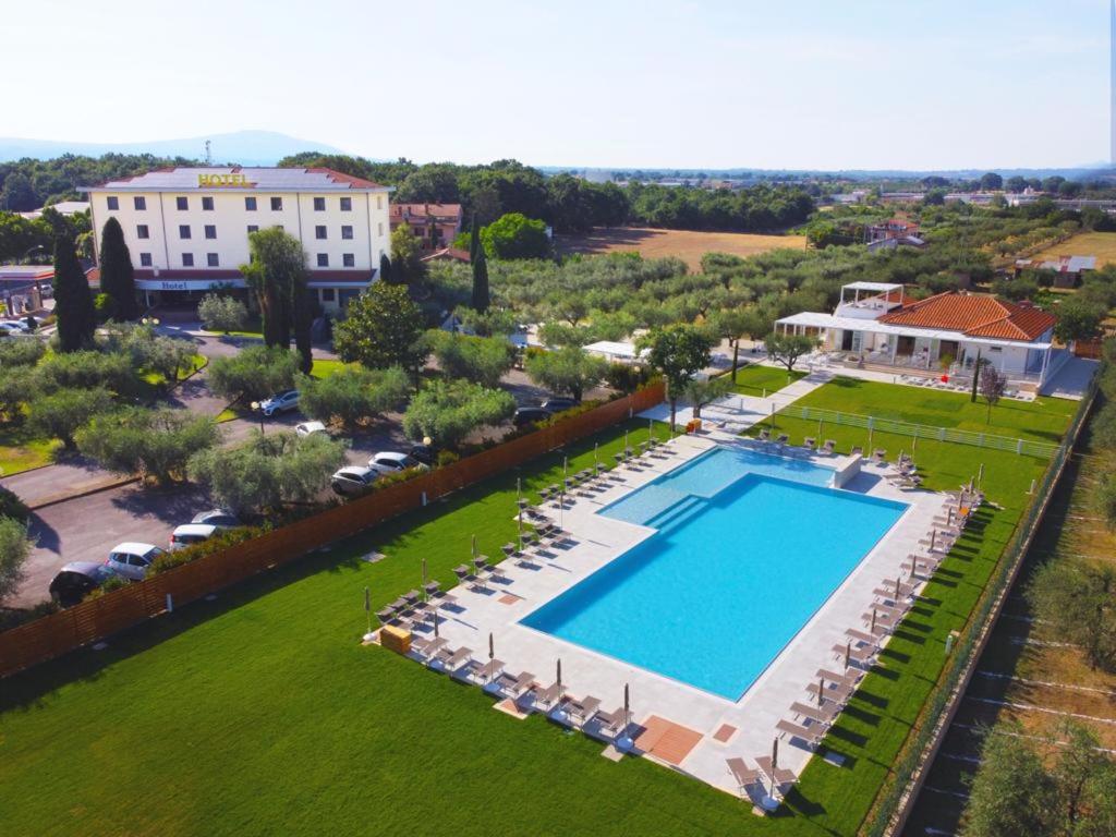 Bazén v ubytování Aldero Hotel nebo v jeho okolí