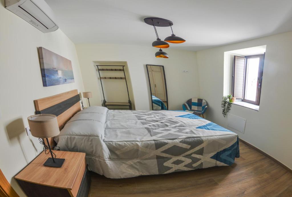 Posteľ alebo postele v izbe v ubytovaní Apartamentos Turísticos Hornillo AT-CC-00681