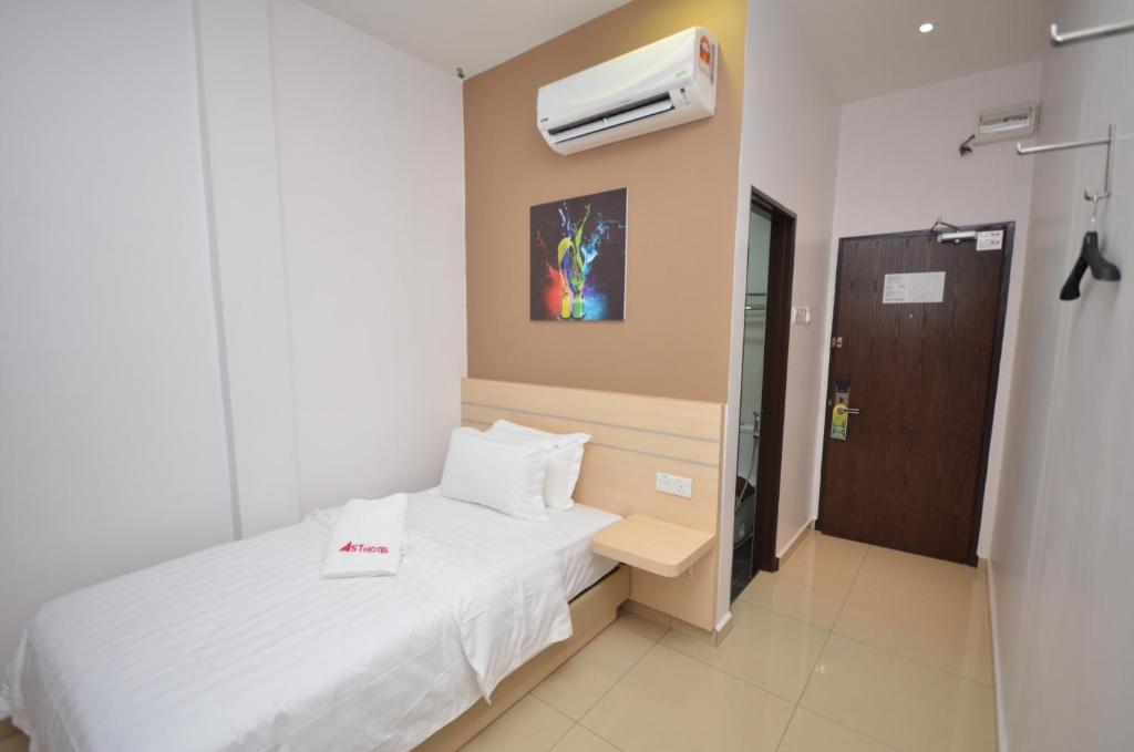 Letto o letti in una camera di AST Hotel