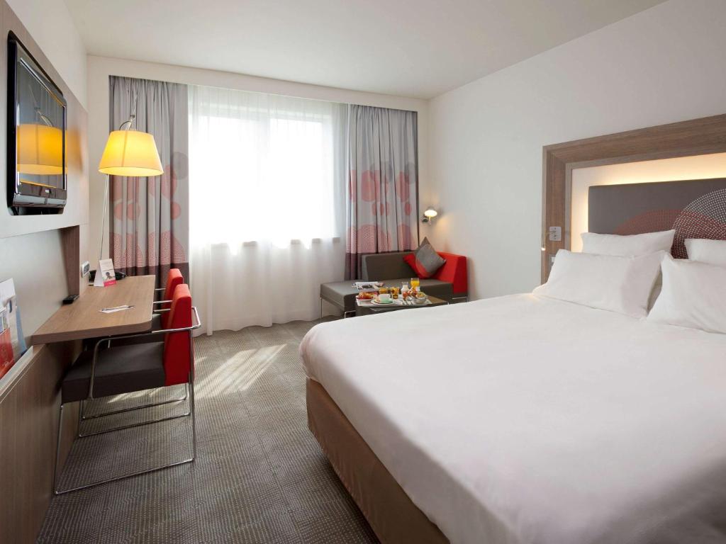 Postel nebo postele na pokoji v ubytování Novotel Leuven Centrum