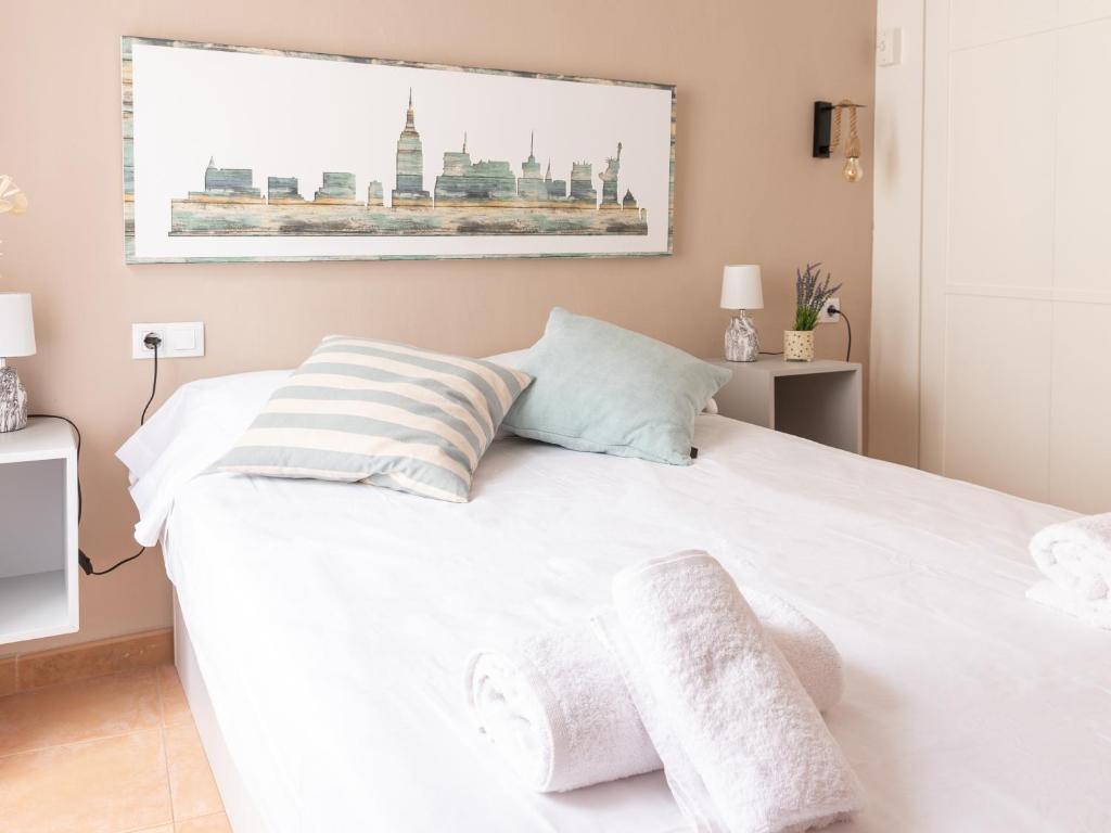 A bed or beds in a room at Apartamento Nayber Especieros