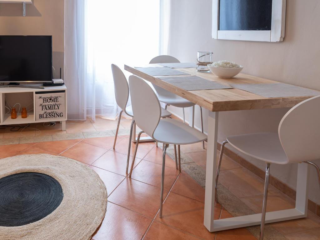A television and/or entertainment centre at Apartamento Nayber Especieros