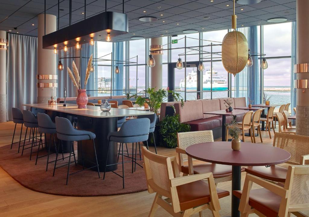 Restoran või mõni muu söögikoht majutusasutuses Scandic Oceanhamnen