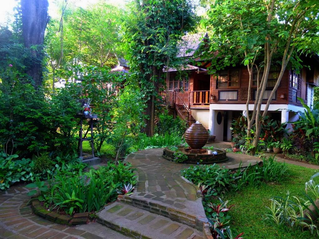 Zahrada ubytování Baantawan Guesthouse Pai