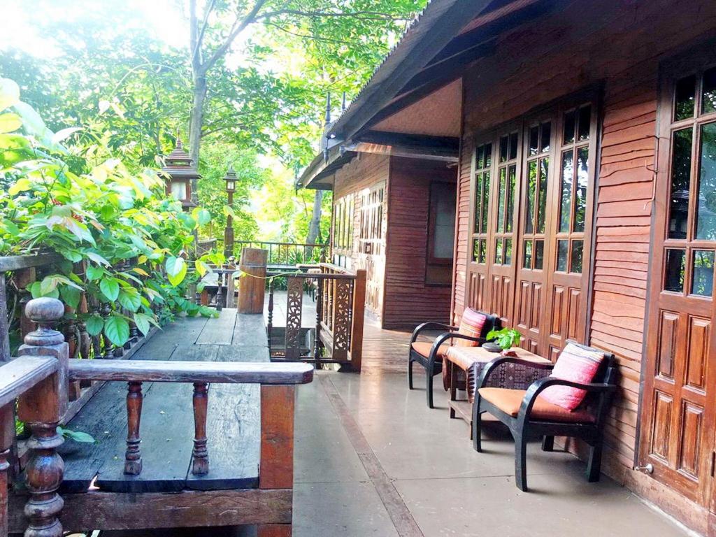 Balkón nebo terasa v ubytování Baantawan Guesthouse Pai