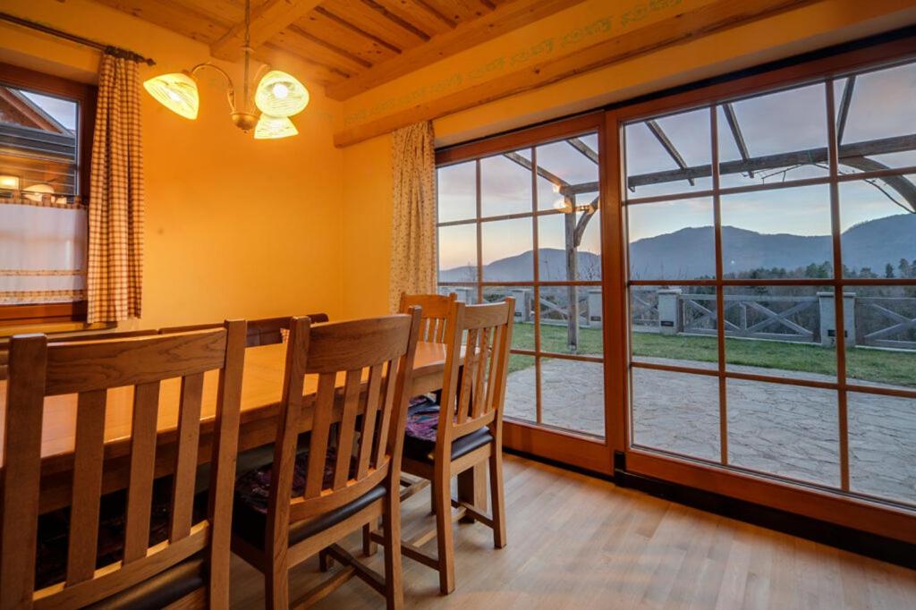 Nespecifikovaný výhled na hory nebo výhled na hory při pohledu z apartmánu