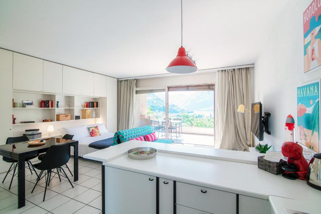 Panoramic Studio by Quokka 360 - open space apartment with terrace - Resim 22