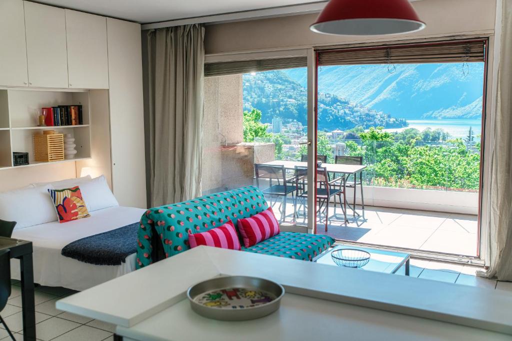 Panoramic Studio by Quokka 360 - open space apartment with terrace - Resim 11