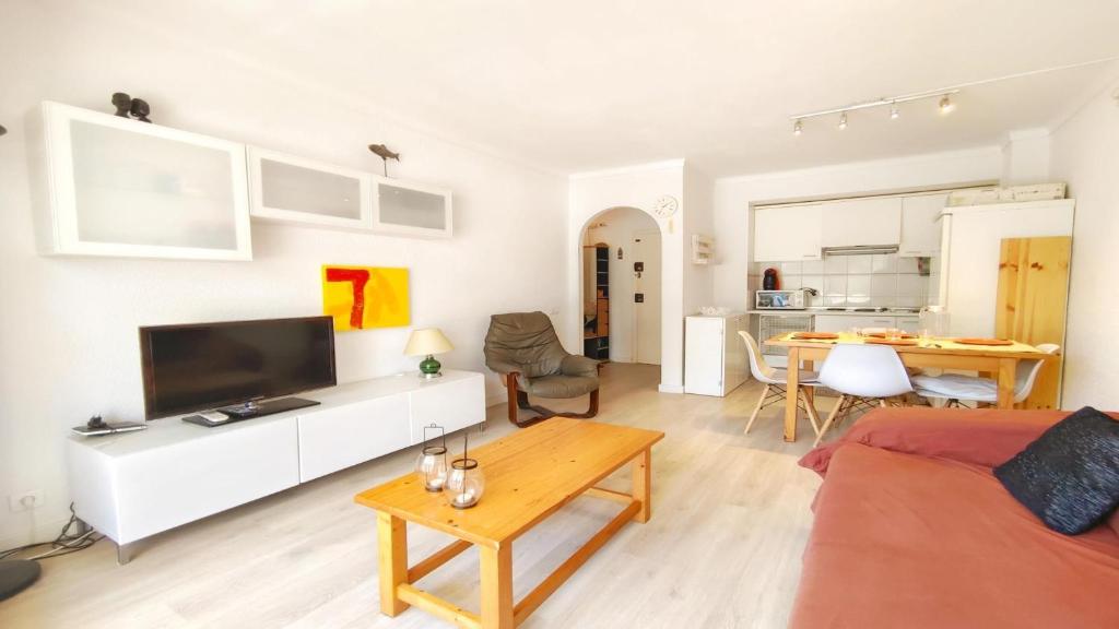 Kuchyňa alebo kuchynka v ubytovaní VACAY Apartamento Calme, en Costa Brava L'Escala