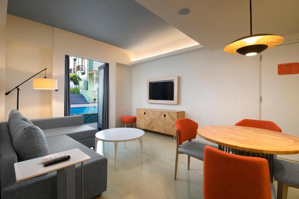HARRIS Hotel Kuta Tuban Bali photo