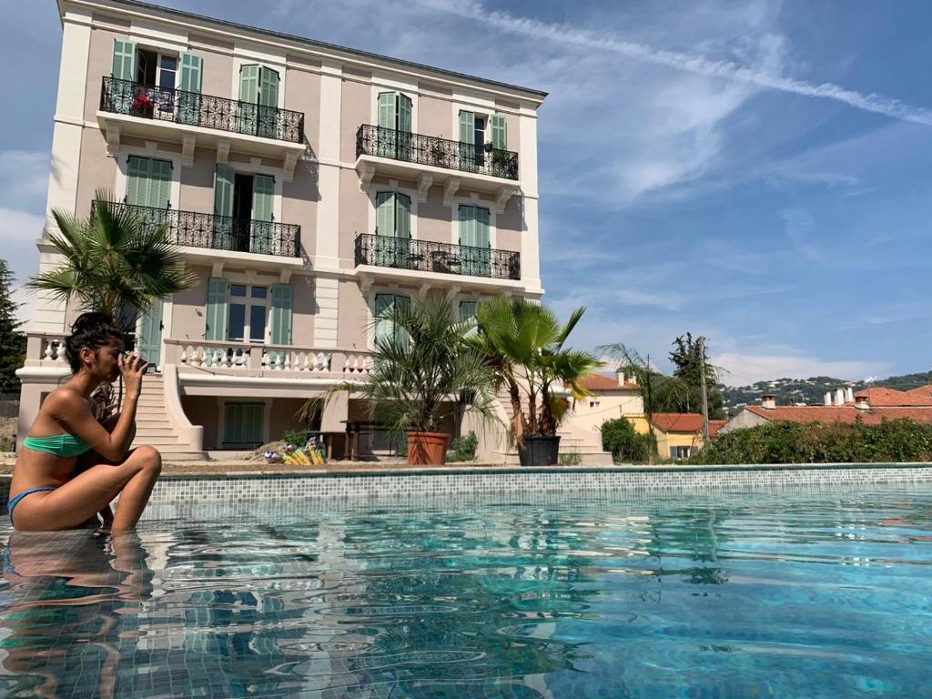 Bazén v ubytovaní Cannes 2 pieces de 49 m2 ,piscine. Jardin privatif alebo v jeho blízkosti
