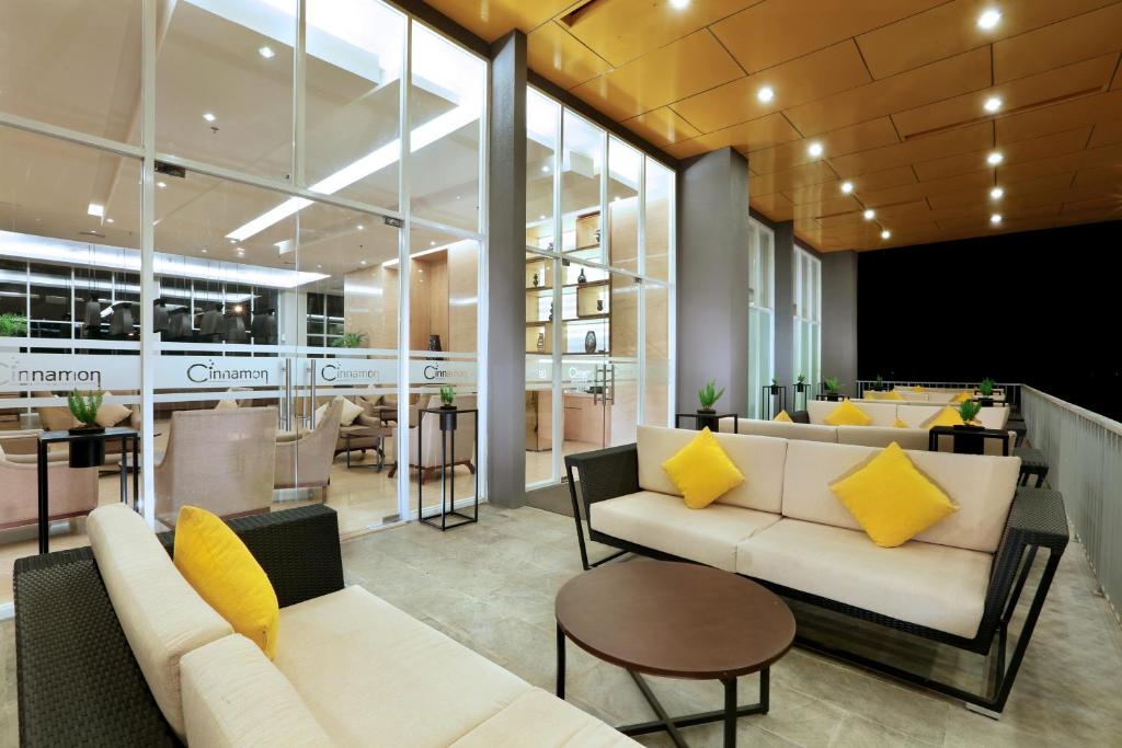 Posezení v ubytování Grand Tan Banjarmasin Hotel & Convention Center