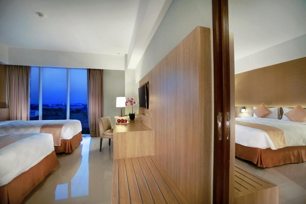 Postel nebo postele na pokoji v ubytování Grand Tan Banjarmasin Hotel & Convention Center