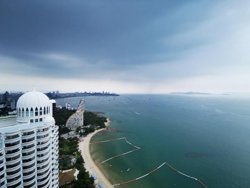 North Point Condo Yizen 4603 - Housity