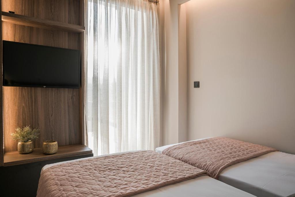 Postel nebo postele na pokoji v ubytování SEA ZANTE Luxury Beachfront Retreat