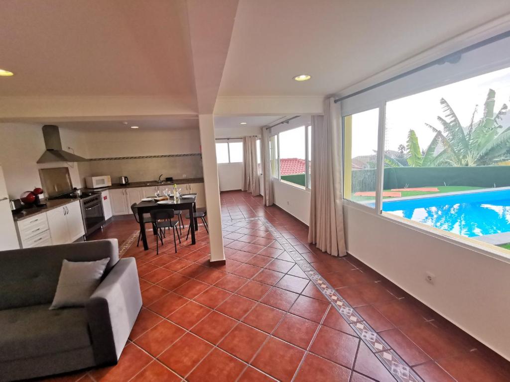 CASA DOS AVÓS Apartments with Pool in Funchal - Casa De Una Habitación