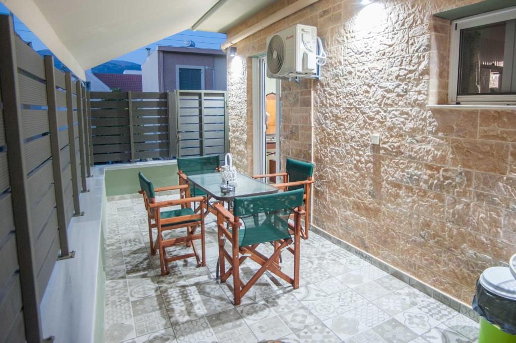Patio alebo iná vonkajšia časť ubytovania A Central Apartment