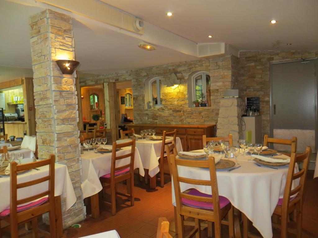 Restaurace v ubytování Le Mas de la Frigoulette