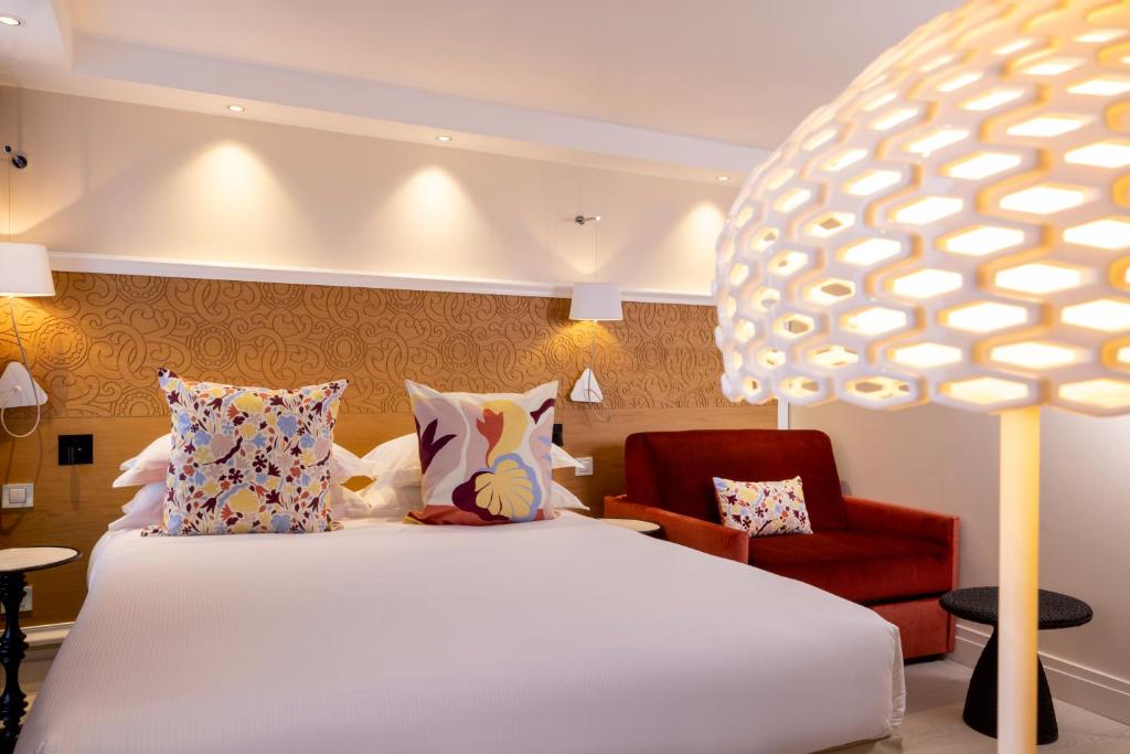 Ένα ή περισσότερα κρεβάτια σε δωμάτιο στο Hotel Elysees 8