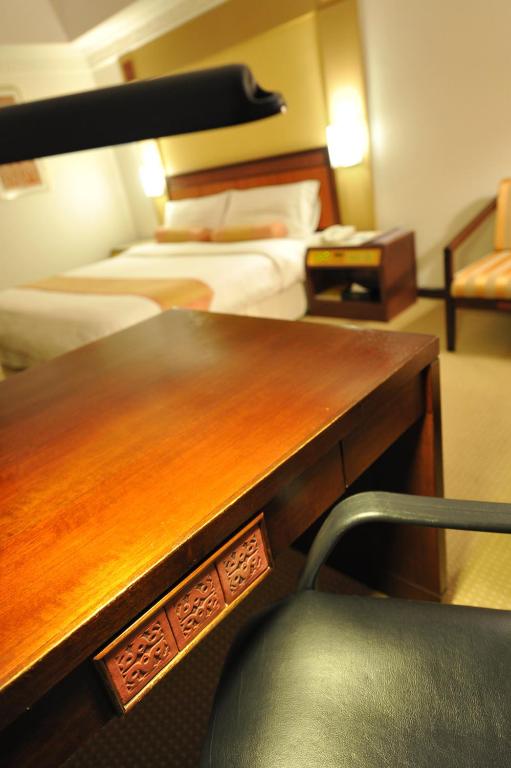 Postel nebo postele na pokoji v ubytování Grand Margherita Hotel