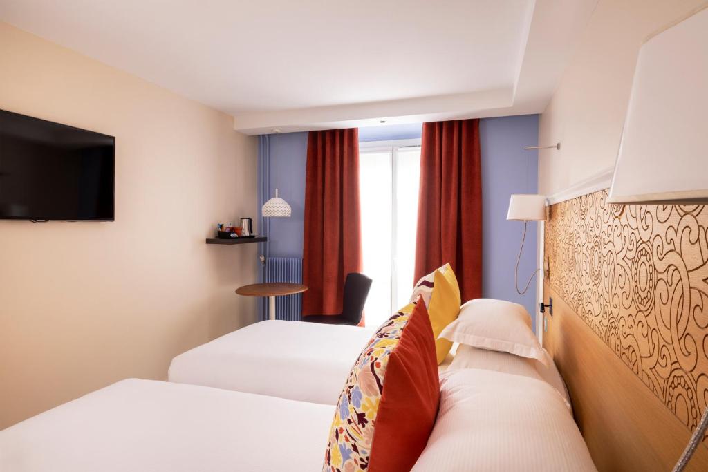 Postel nebo postele na pokoji v ubytování Hotel Elysees 8