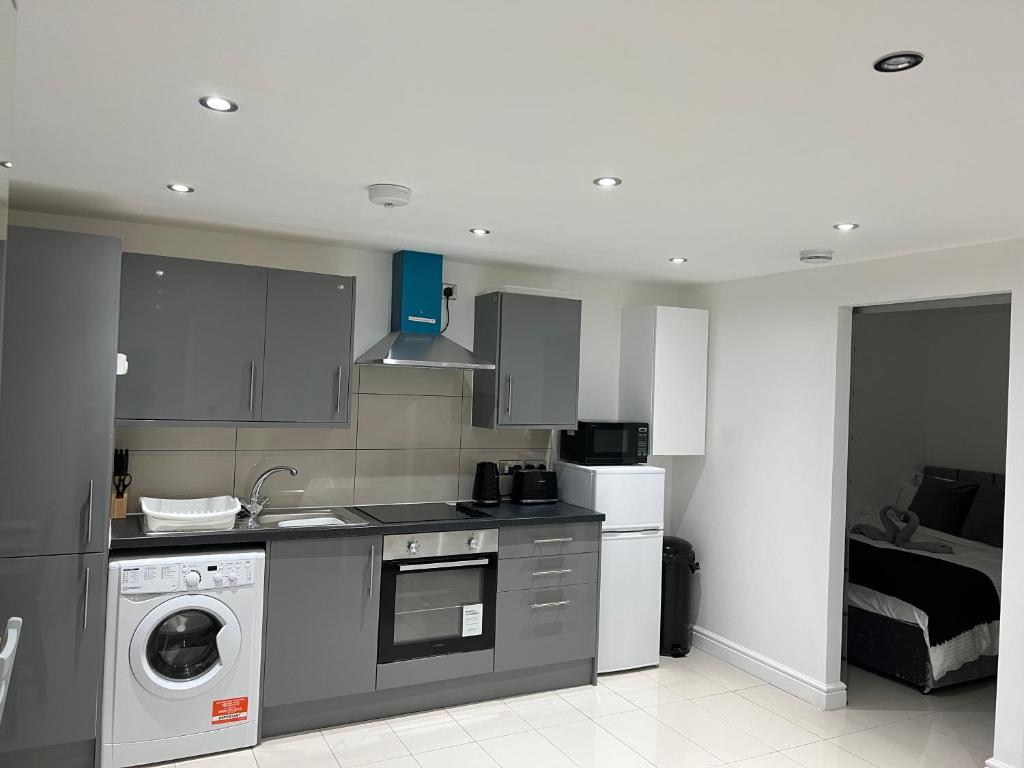 a kitchen with a washing machine and a washer at Lovely 1-bedroom holiday home in Southminster in Southminster