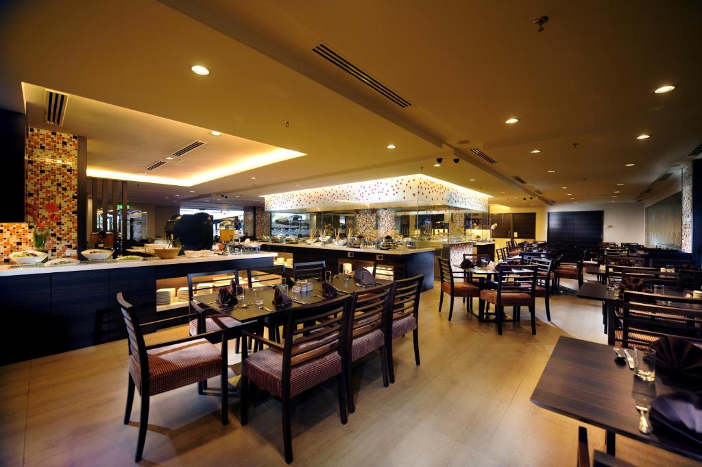 Restaurace v ubytování Grand Margherita Hotel