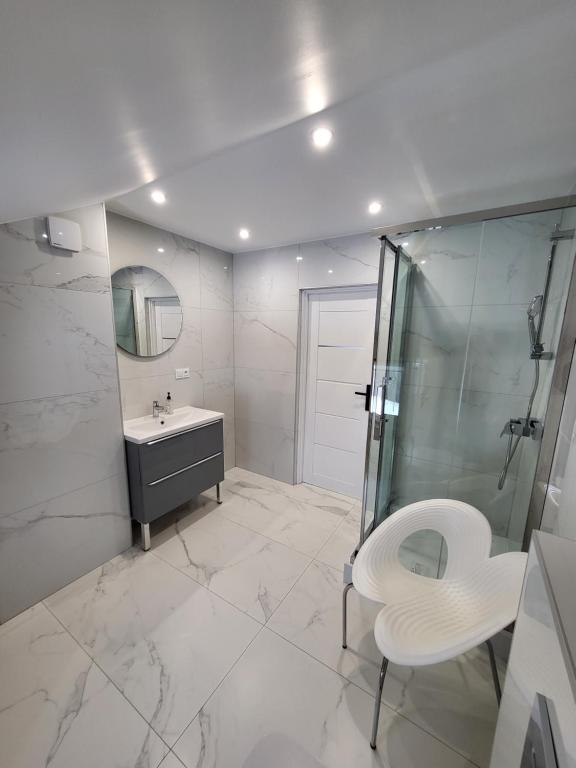 Kúpeľňa v ubytovaní Apartamenty 8 i 10 osobowe Koniakówka Resort