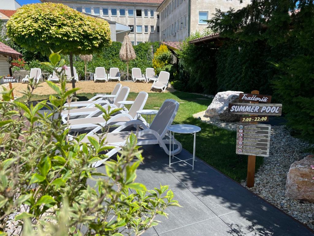 Vonkajšia záhrada v ubytovaní Penzion Trattoria