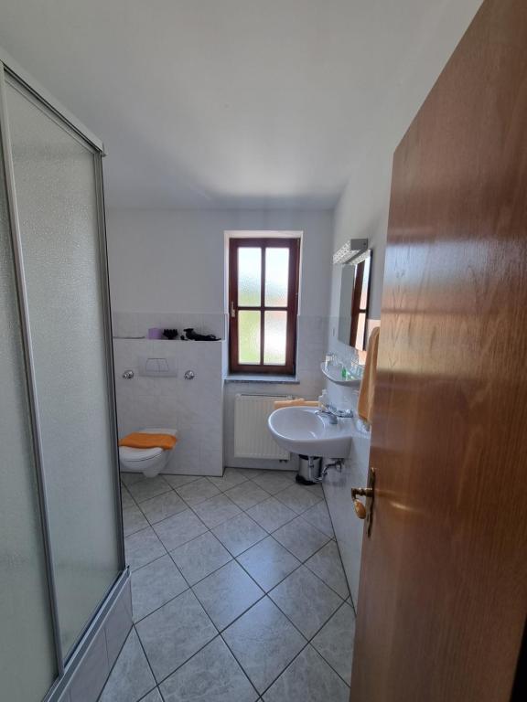 Koupelna v ubytování Hotel Pension Geiger