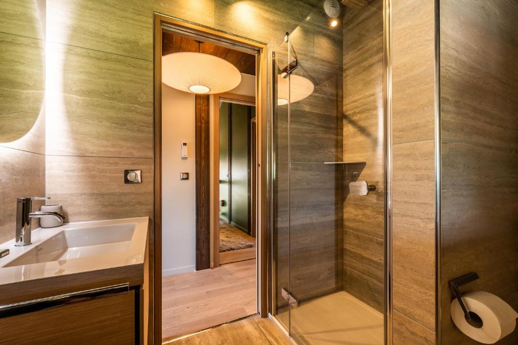 Łazienka w obiekcie Chalet Cipolin Morzine - by EMERALD STAY