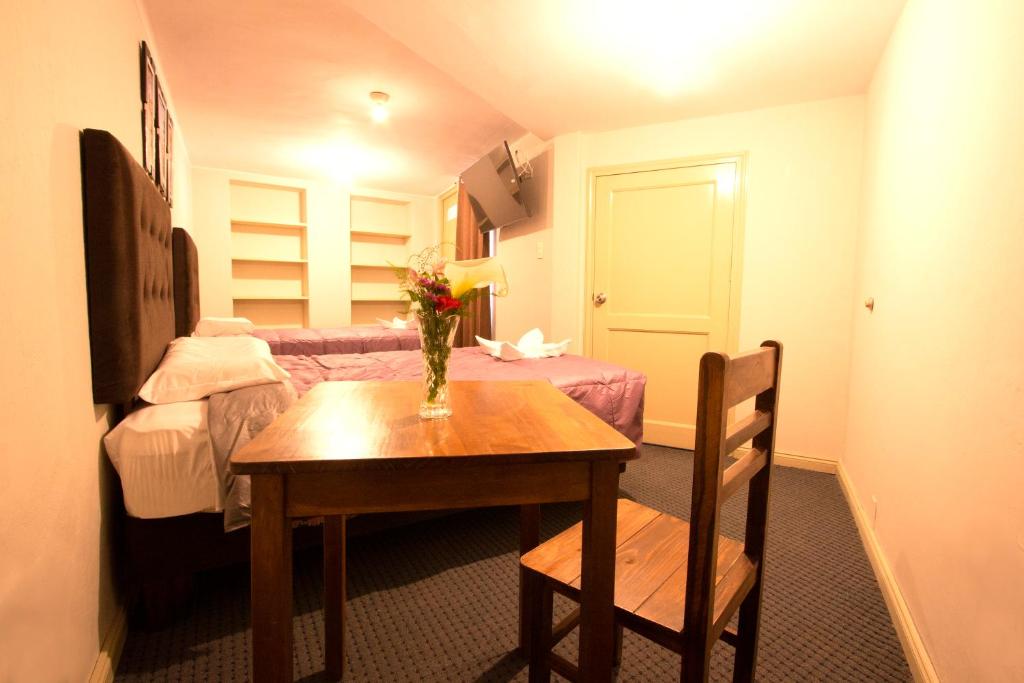 Postel nebo postele na pokoji v ubytování Hostal Virreinal AQP