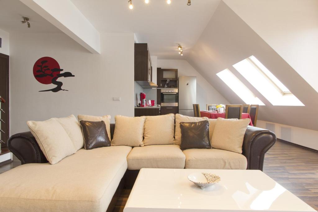 Vitosha Downtown Apartments - Duplex Three-Bedroom Apartment