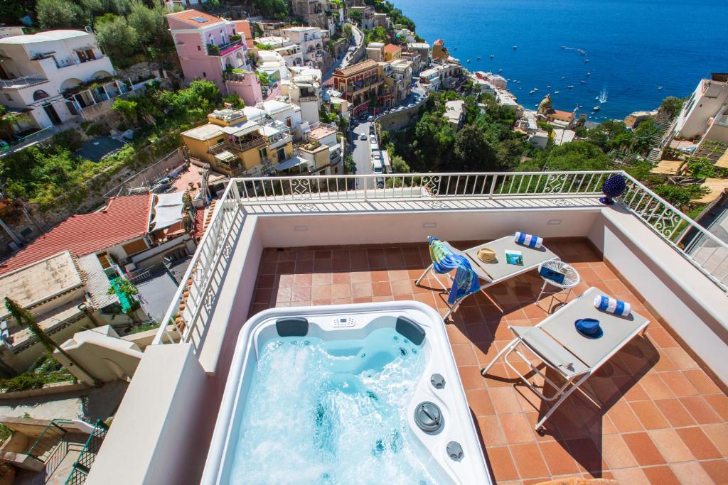 Zdjęcie z galerii obiektu Estate4home - Medusa Positano w mieście Positano