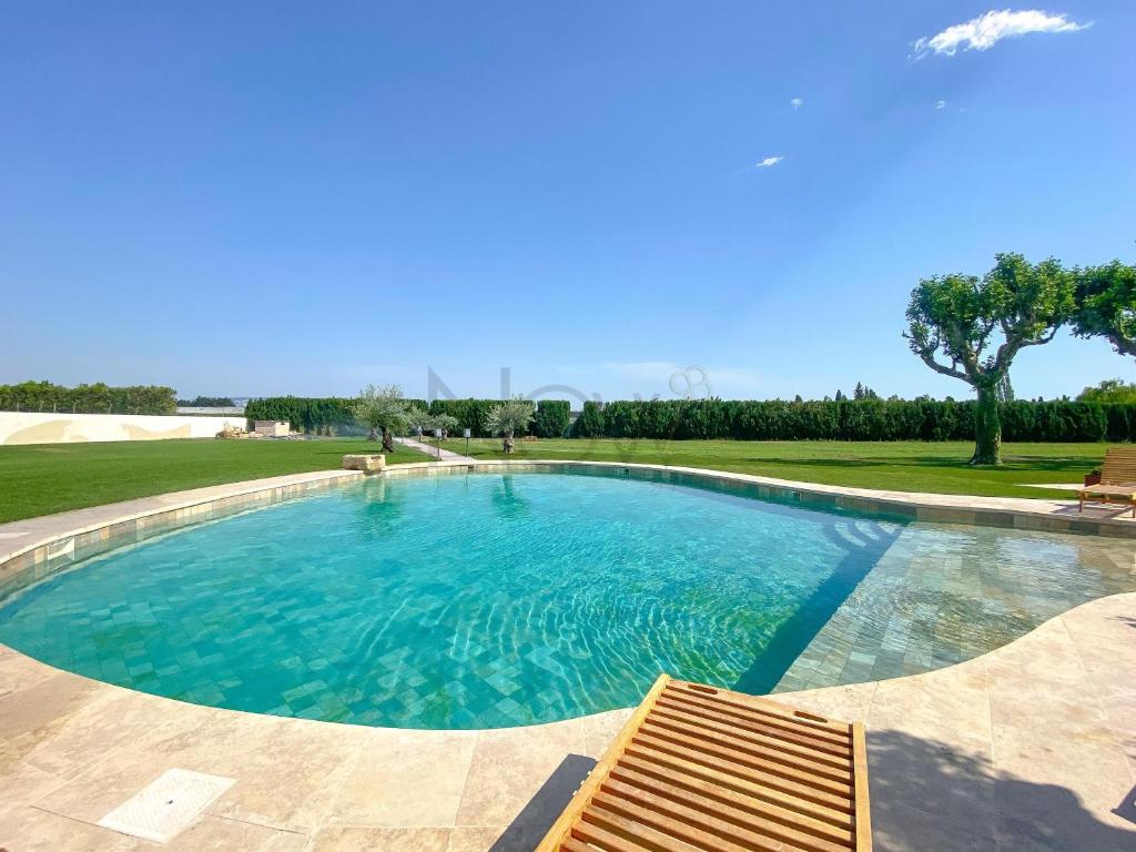 Fotografia z galérie ubytovania Domaine de la Toumanque- Mas provençal rénové- 4 chambres - 14 couchages v destinácii Les Vignères
