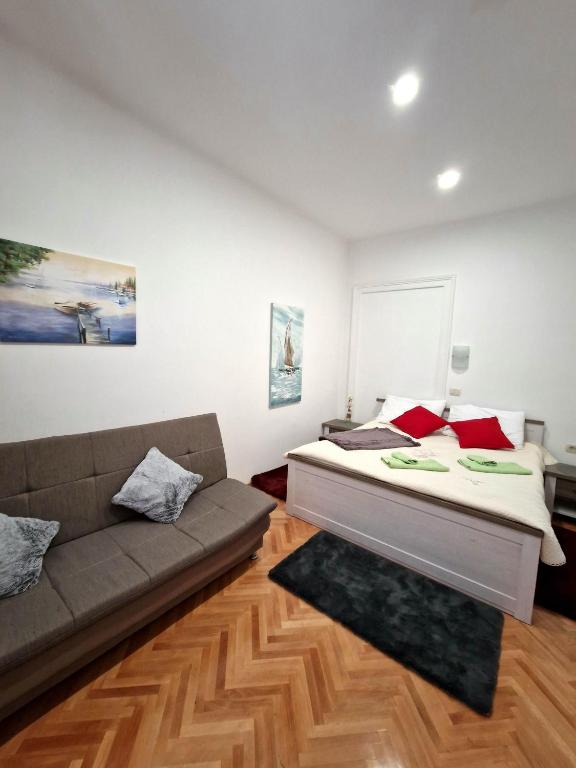 Posteľ alebo postele v izbe v ubytovaní Apartmani Tower