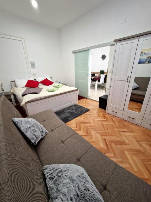 Posteľ alebo postele v izbe v ubytovaní Apartmani Tower