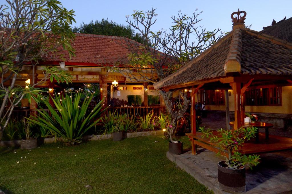 Zahrada ubytování Banyualit Spa 'n Resort Lovina