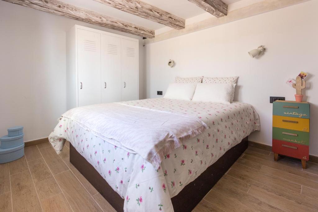 Posteľ alebo postele v izbe v ubytovaní APARTAMENTO VINTAGE EN EL CENTRO DE MÁLAGA