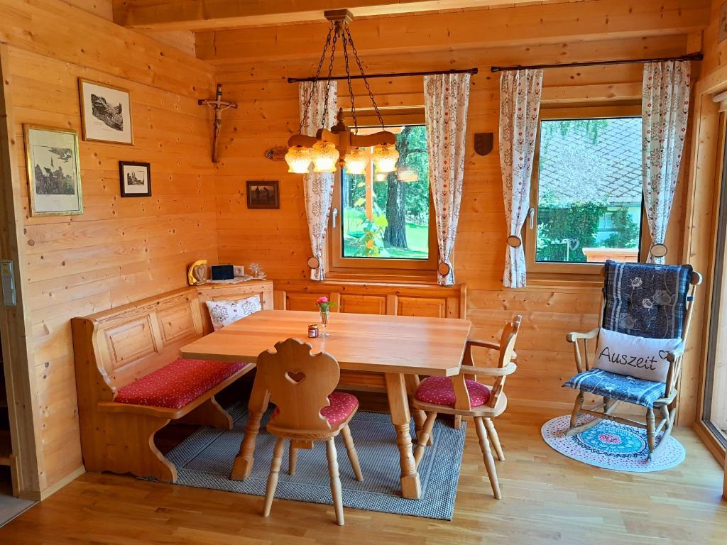 Posezení v ubytování Auszeit Almhaus Schmalzbauer