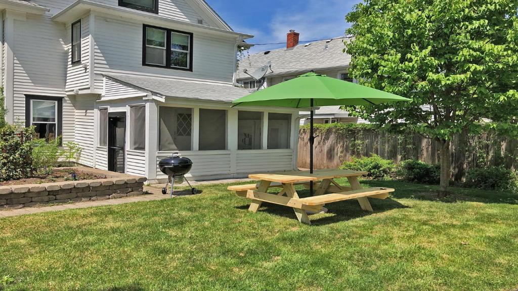 Linden Hills Luxury Charmer, Minneapolis (updated prices 2024)