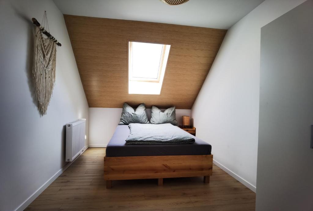 a small bedroom with a bed and a window at Agroturystyka Bocian Biały in Kiwity