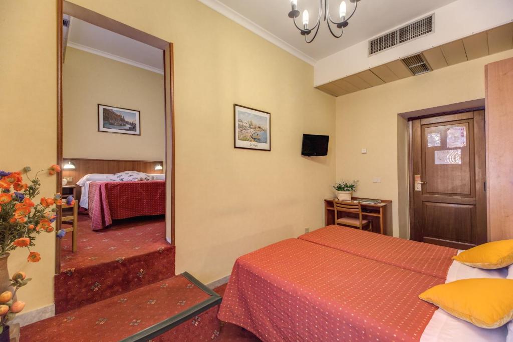 Postel nebo postele na pokoji v ubytování Hotel Corona