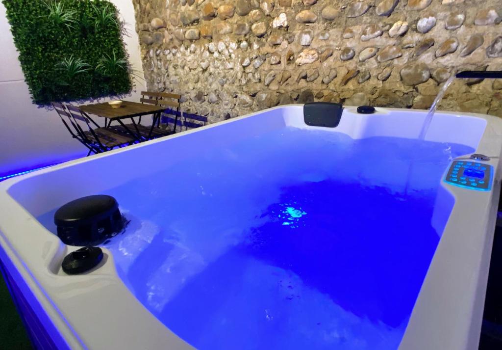 Casas y chalets Casa Rural La Alborá Jacuzzi Exterior en Galisteo, Extremadura
